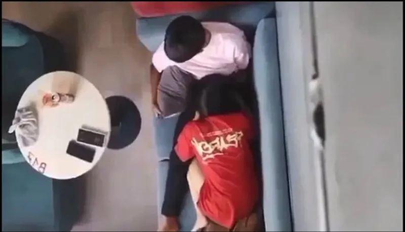 Quay lén em ghệ bú mút cho nhân tình nơi công cộng