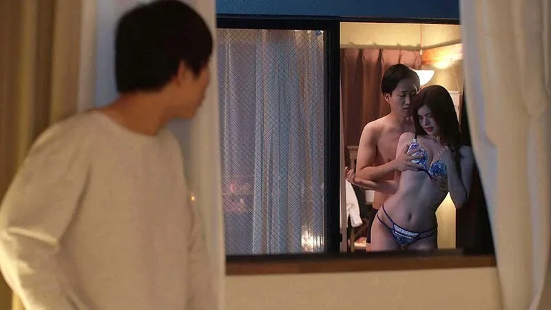 Nhìn chị nhà bên làm tình hàng đêm