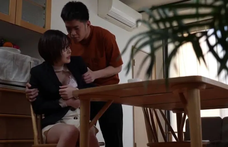 Trở về sau khi bị ép quan hệ thì tiếp tục bị bố và em gã chồng chơi