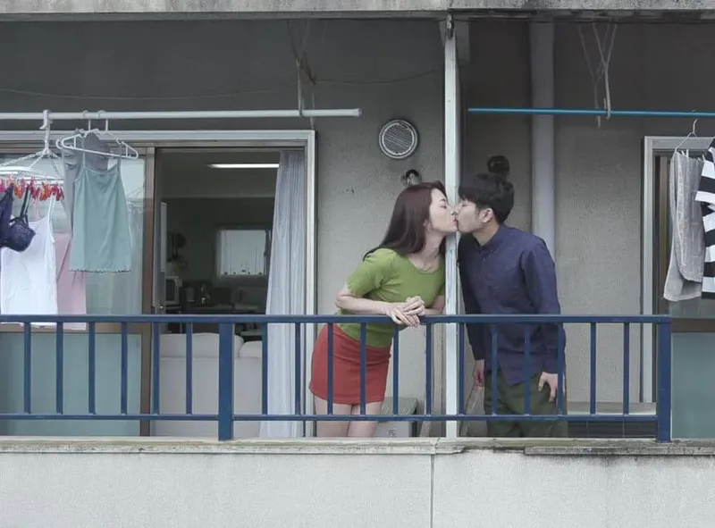 Tiếng rên của chị cạnh bên cạnh bên nhà và cậu thanh niên được lái máy bay