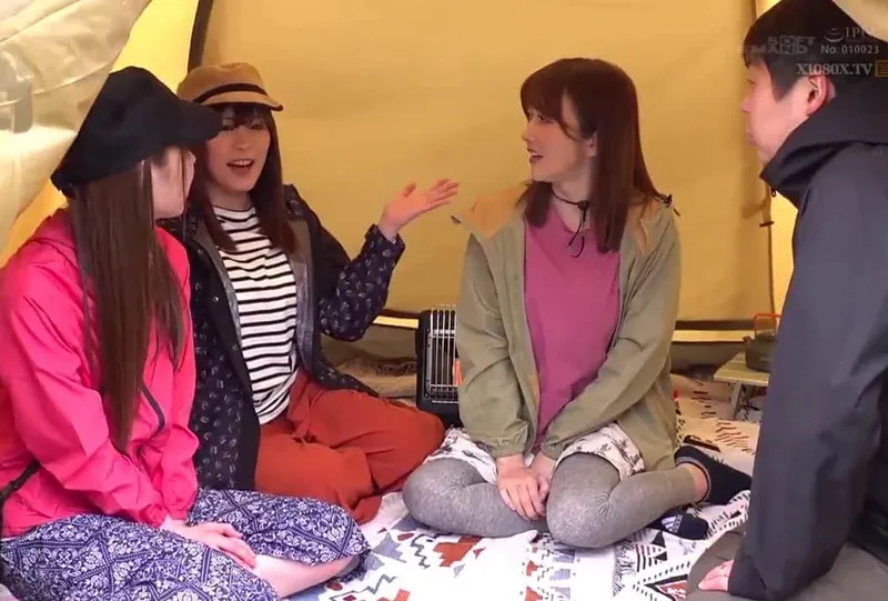 Chuyện lạ đời, ông chồng thay vợ yêu đi cắm trại với mấy cô bạn của bà xã ở khu phố…