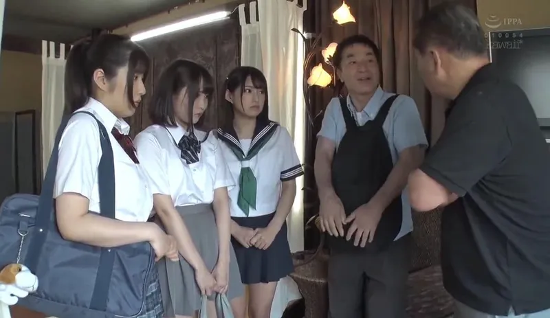 Thất nghiệp, ông bố khốn nạn dẫn 3 hạt giống nhỏ đi bán dâm